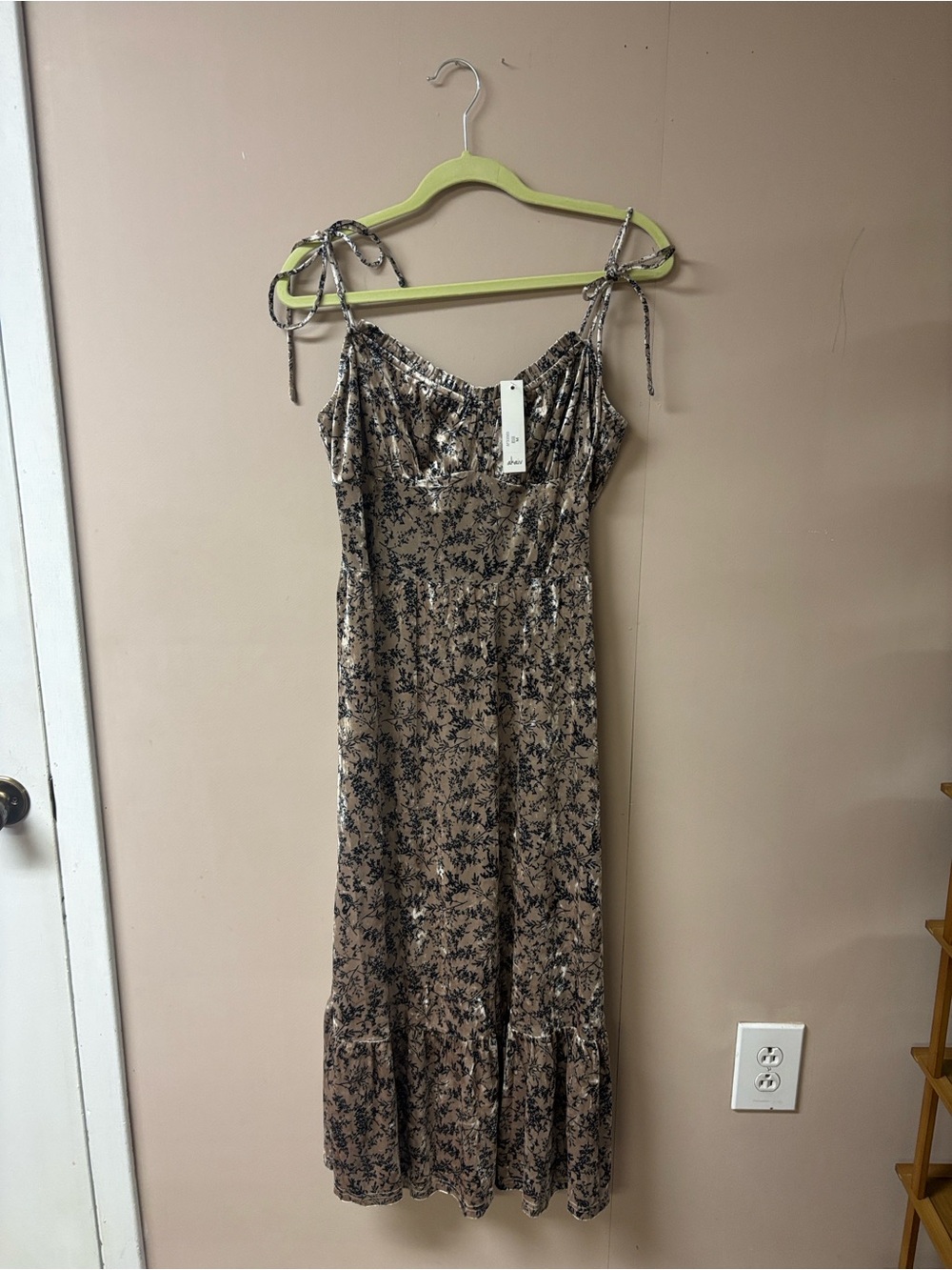NWT Akaiv Floral Tie-Shoulder Midi Dress - Velour Beige/Black M